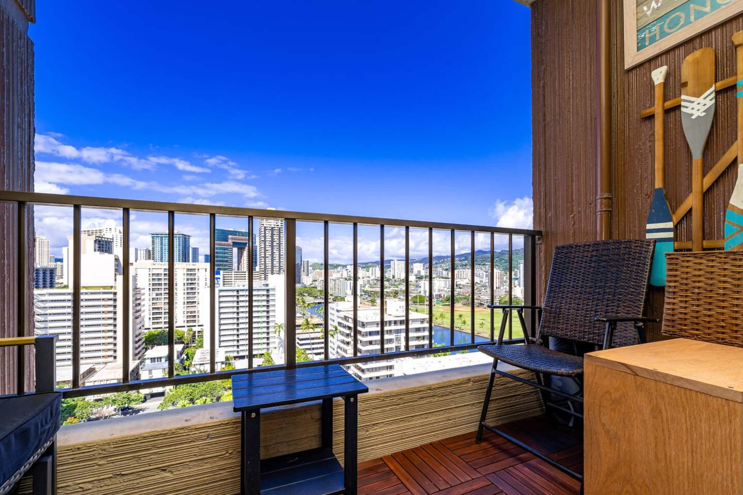 Resort in Honolulu · ★4.98 · 1 bedroom · 2 beds · 1 private bath - Image 19