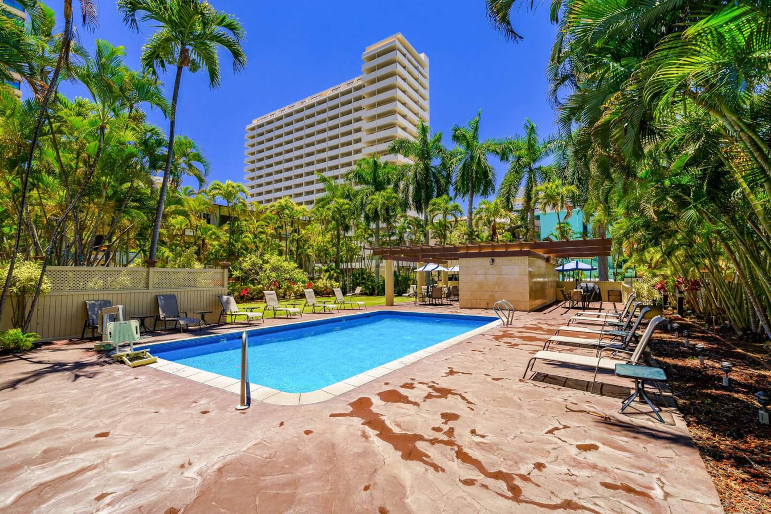 Resort in Honolulu · ★4.98 · 1 bedroom · 2 beds · 1 private bath - Image 33