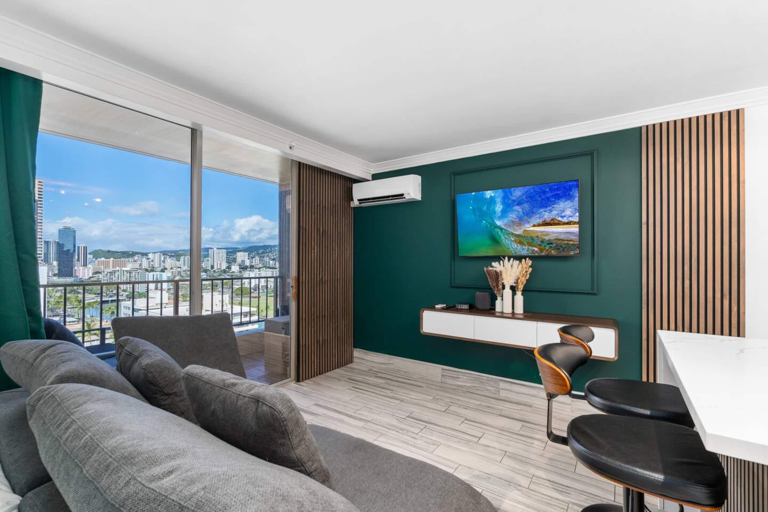 Resort in Honolulu · ★4.98 · 1 bedroom · 2 beds · 1 private bath - Image 1
