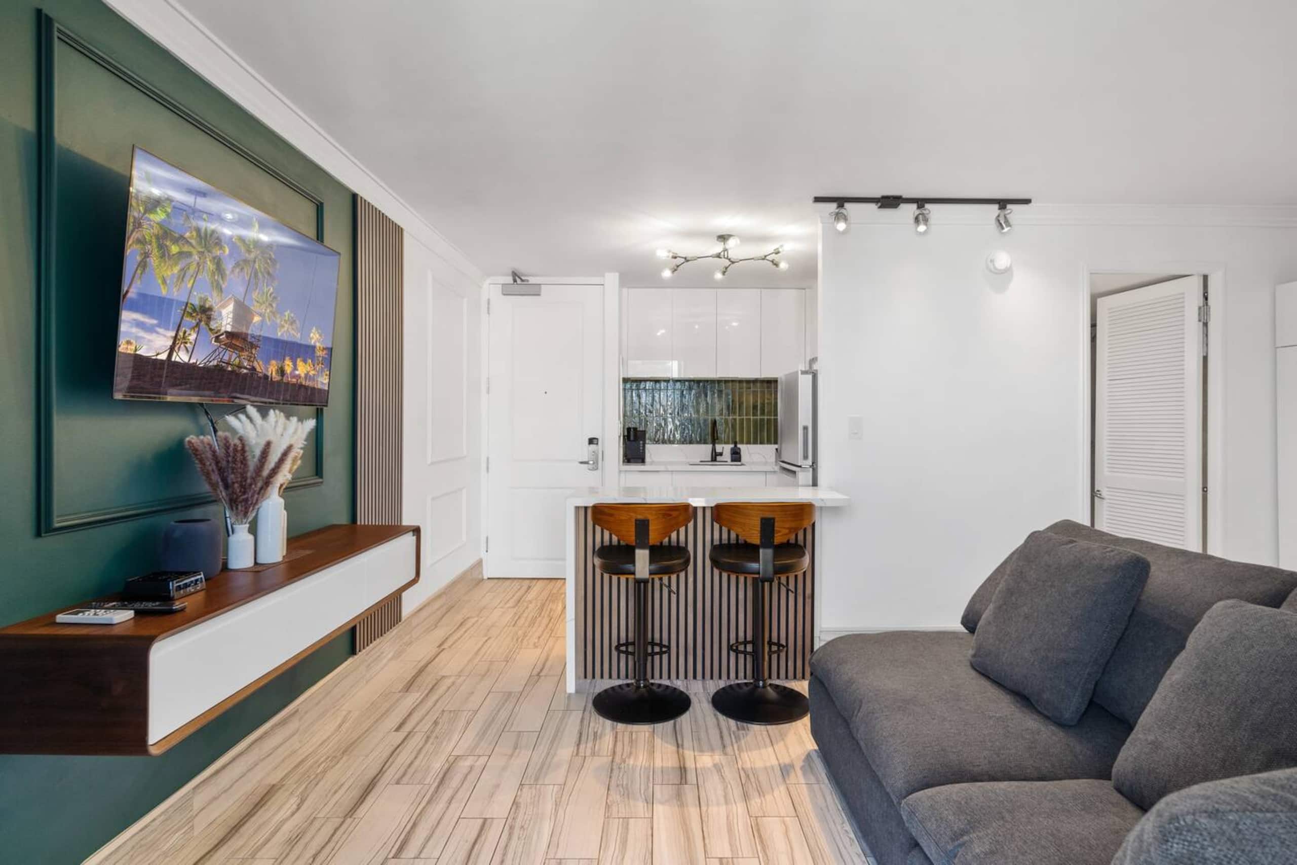 Resort in Honolulu · ★4.98 · 1 bedroom · 2 beds · 1 private bath - Image 2