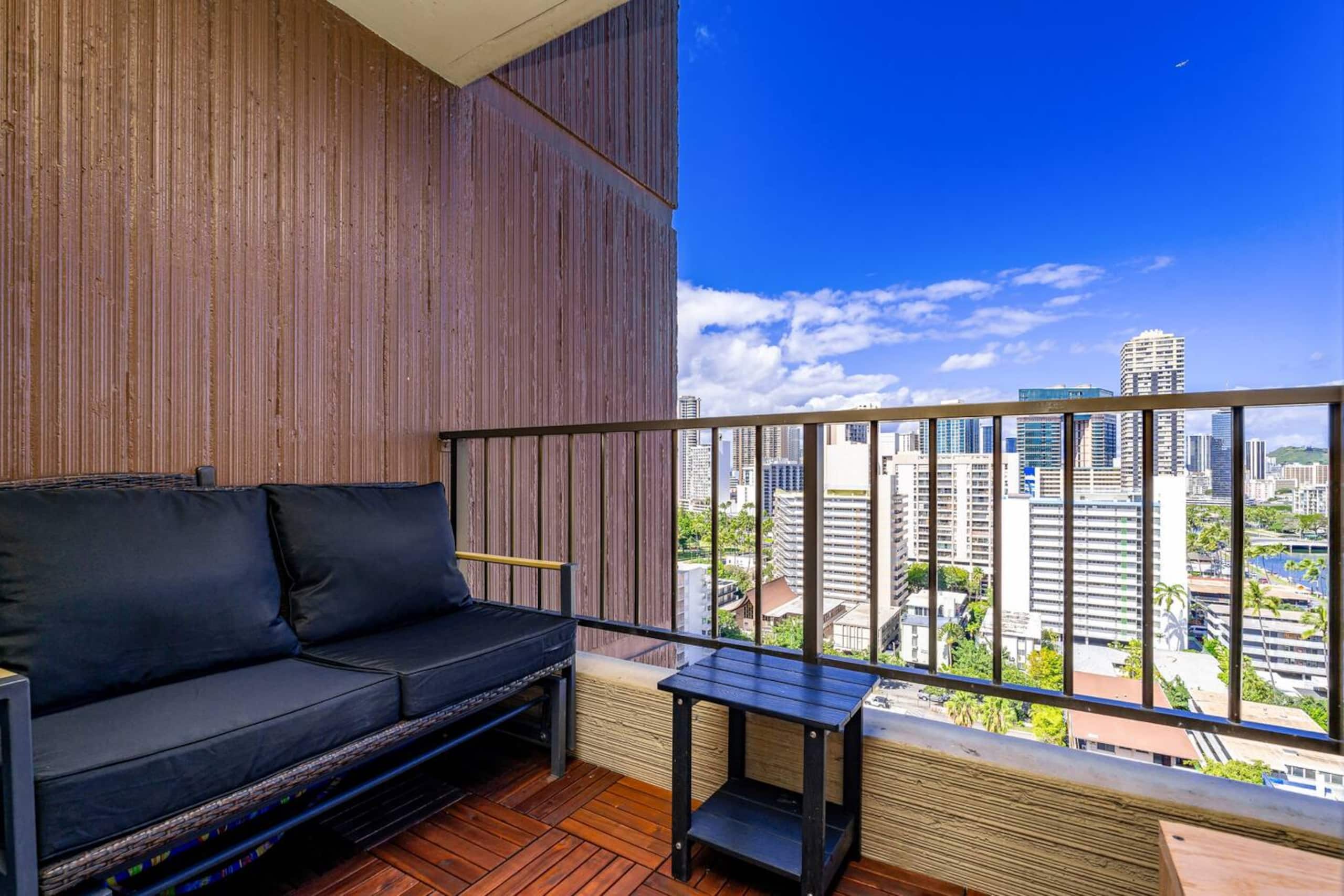 Resort in Honolulu · ★4.98 · 1 bedroom · 2 beds · 1 private bath - Image 18