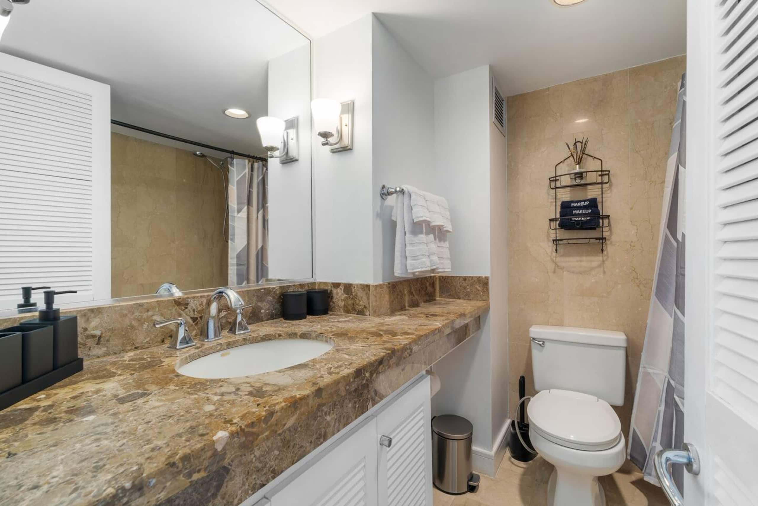 Resort in Honolulu · ★4.98 · 1 bedroom · 2 beds · 1 private bath - Image 15