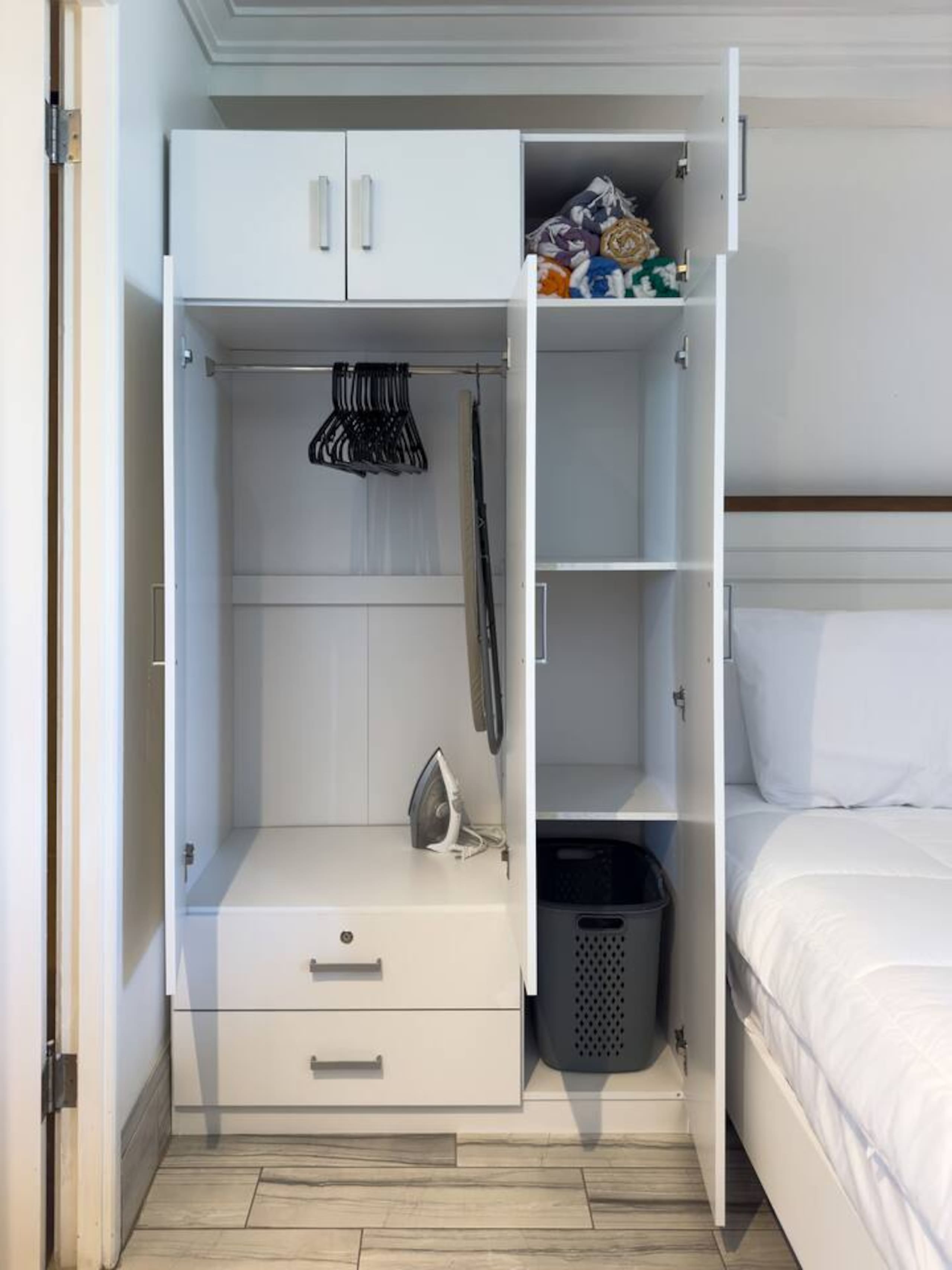 Resort in Honolulu · ★4.98 · 1 bedroom · 2 beds · 1 private bath - Image 14