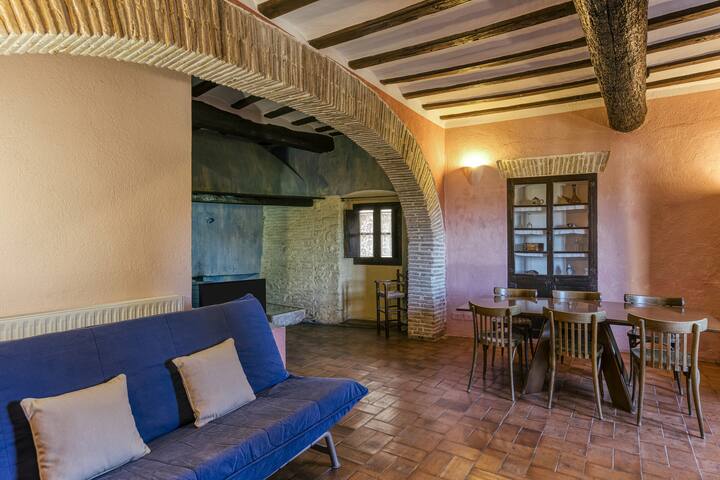 Apartaments Can Gibert – Muralla gallery image 3