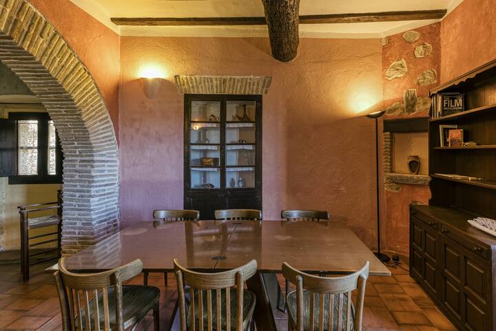 Apartaments Can Gibert – Muralla gallery image 5