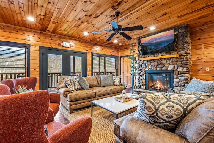 Sleeps 32: Perfectly Designed For Groups/reunions! - Gatlinburg, TN