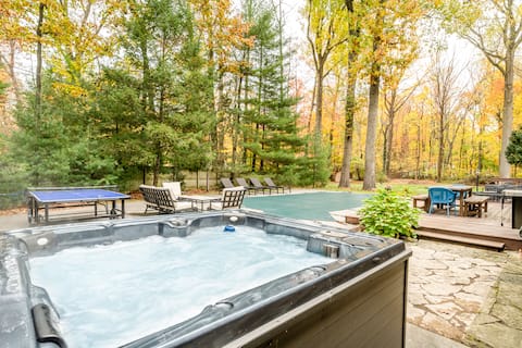Harbert Home With Private Pool & Hot Tub!