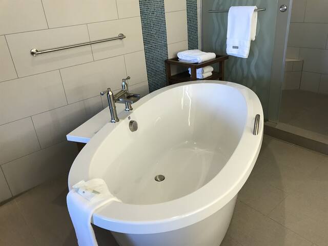 Westin Nanea Resort Two Bedroom Villa gallery image 4