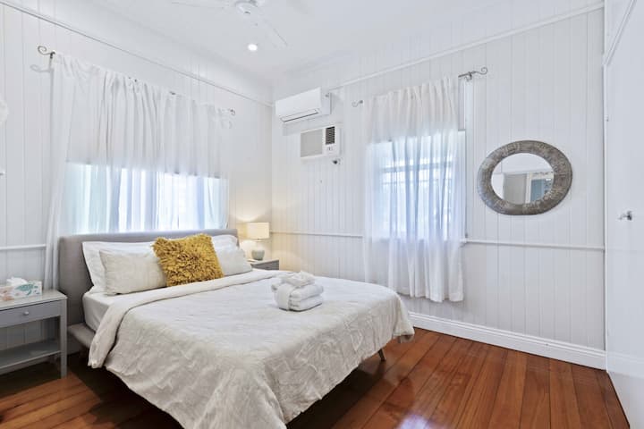 חדר שינה מס '3 עם מיטה זוגית. 