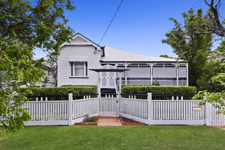 15mins to City, Pool, Family Friendly gallery image 3