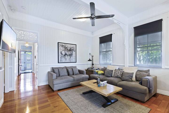 15mins to City, Pool, Family Friendly gallery image 4