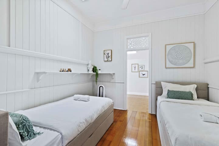 חדר שינה מס '2 עם 2 מיטות יחיד. 