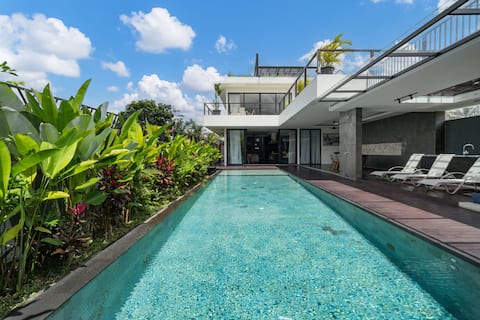 Villa Zilla: 3 BR W/ Private Pool & Stunning Views