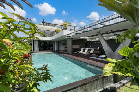 Villa Zilla: 3BR Private Pool w/ Rooftop & Bathtub