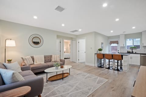 Cozy 3BR NoHo Home: Near Airport & Universal