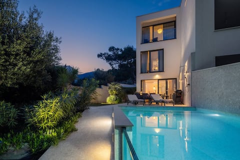 New Luxury Villa Manera Bol for 12-Zlatni rat-Pool