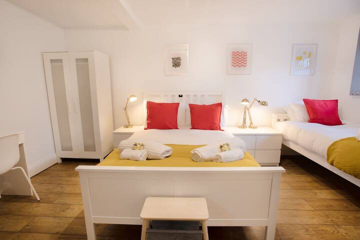 2BR | smart TV | self check-in | coffee machine gallery image 4