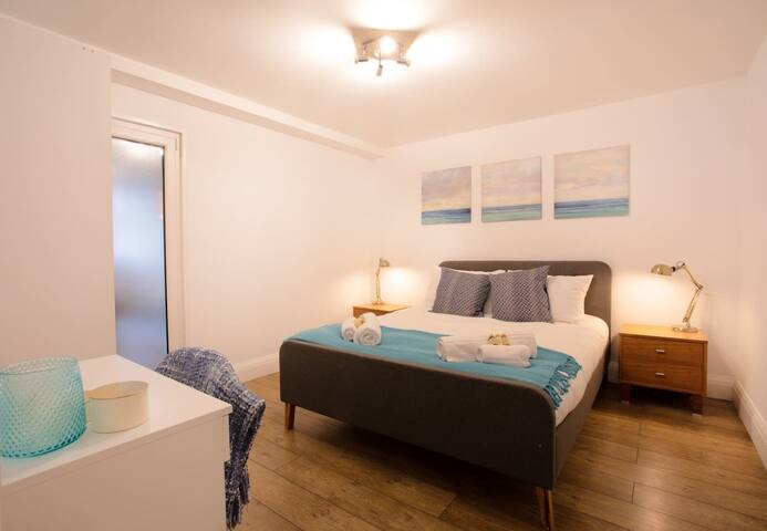 2BR | smart TV | self check-in | coffee machine gallery image 2