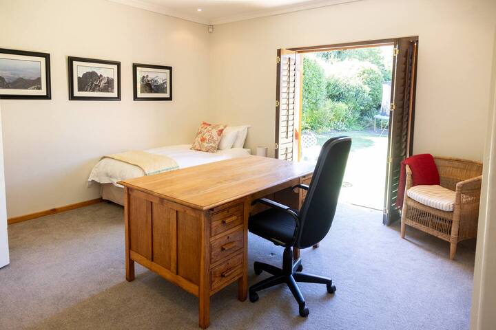 Constantia Family Home (with inverter) gallery image 4