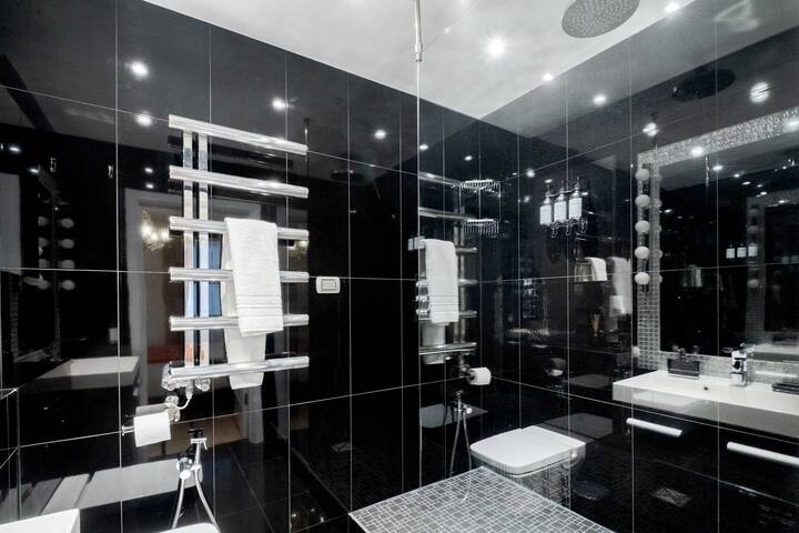 Luxurious 2BR Oasis in South Kensington w/ Air Con gallery image 5