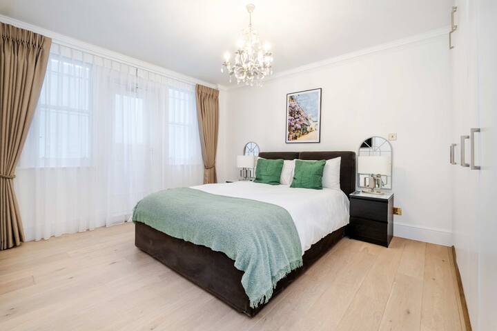 Luxurious 2BR Oasis in South Kensington w/ Air Con gallery image 2