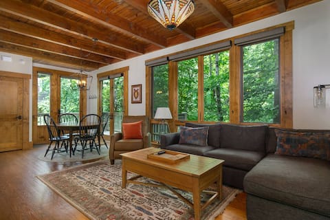 Top Airbnb: *Hot Tub & Pet-Friendly* Cabin in Cheshire Village in Black Mountain