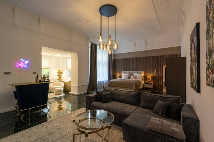 Ku’damm: Stilvoller 160 qm Altbau für 9 Personen