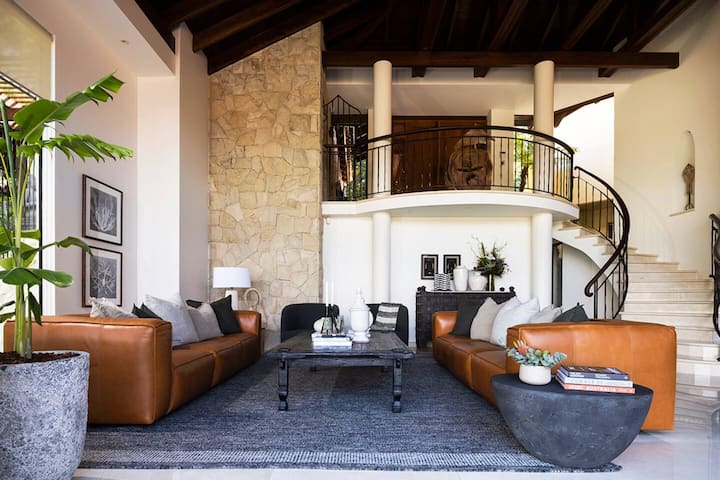 Sophisticated Tropical Villa With Infinity Pool - Port Douglas