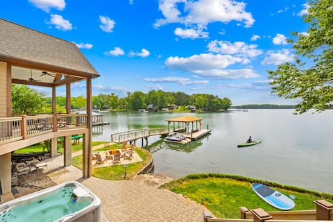 Hot Tub, Game Room, Lakefront, Kayaks & Spacious!