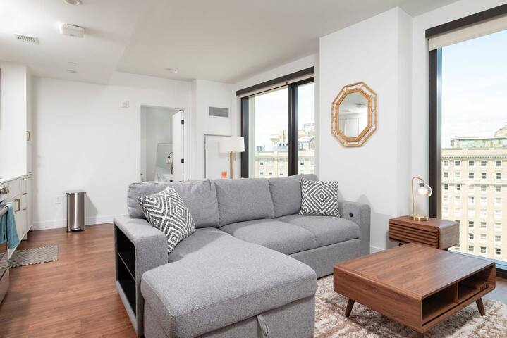 Back-Bay Lux Central 2BR Condo with Rooftop and Pa gallery image 3