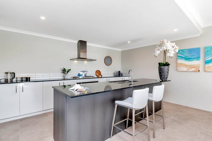 Oceanfront Retreat with Stunning Marina Views gallery image 3