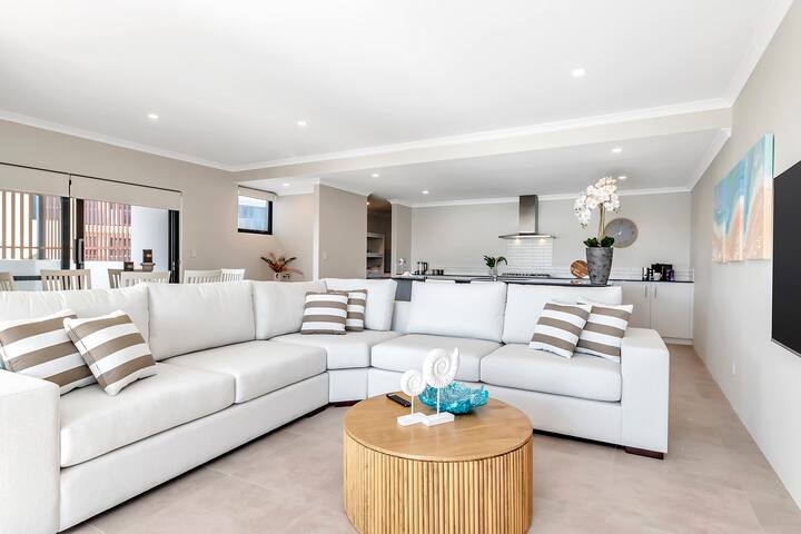 Oceanfront Retreat with Stunning Marina Views gallery image 2