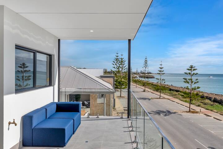 Marina-Ocean Front Escape with Breathtaking Views gallery image 5