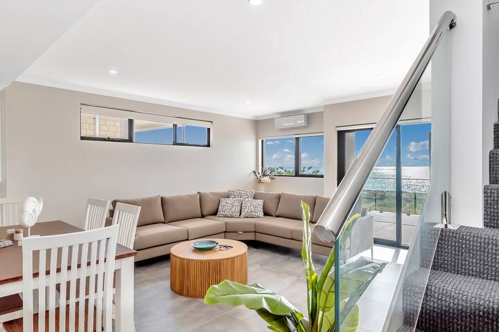 Marina-Ocean Front Escape with Breathtaking Views gallery image 2