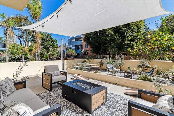 Steps to Venice Sand | BBQ, Fire Pit, Parking gallery image 4