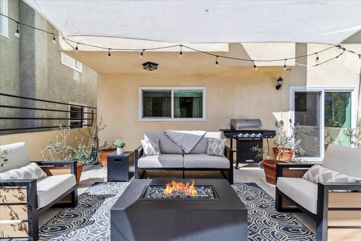 Steps to Venice Sand | BBQ, Fire Pit, Parking gallery image 5