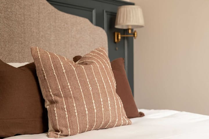 2-Bed Old Town View Apt at Moment George IV Bridge