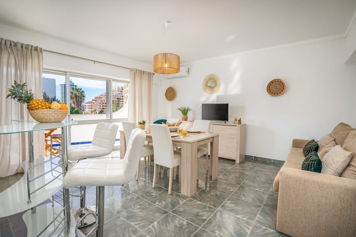 Charming Flat With Balcony | Portimão By Hostwise - Portimão
