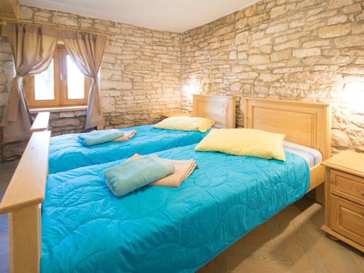 חדרי השינה של Villa Sergio מציעים מקום מפלט שקט, המיועד למנוחה אולטימטיבית ושינה נינוחה.