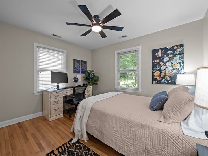 Ოთახში არის ტელევიზორი ან კომპიუტერის მონიტორი, თქვენი არჩევანია!