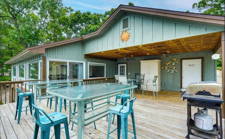 Backwater Cove 4 Bed/2.5 Bath/dock/deck-sleeps 10 - Osage Beach, MO