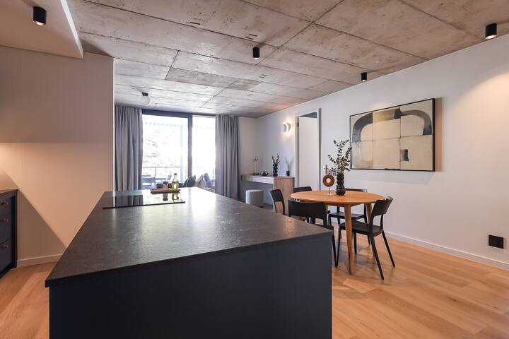 Oceanview Elegance – Rooftop Pool & Concierge gallery image 3