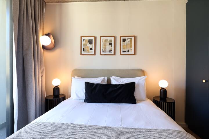 Oceanview Elegance – Rooftop Pool & Concierge gallery image 5