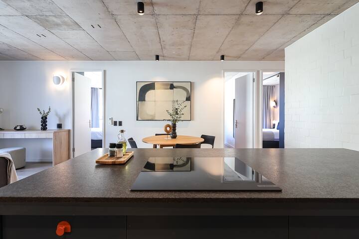 Oceanview Elegance – Rooftop Pool & Concierge