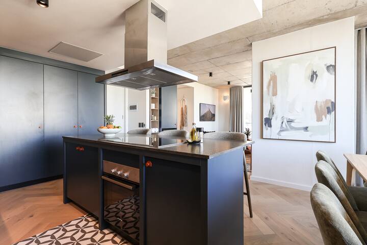 Nautical Penthouse Apartment – Rooftop Pool gallery image 4