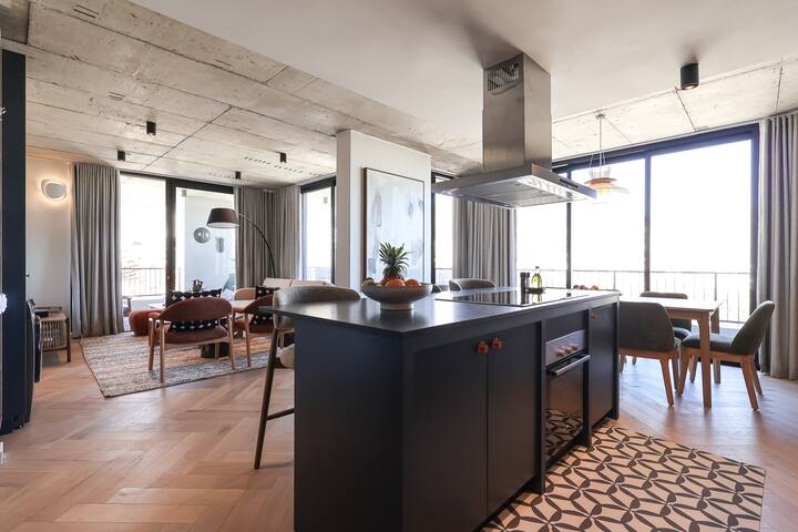 Nautical Penthouse Apartment – Rooftop Pool gallery image 3