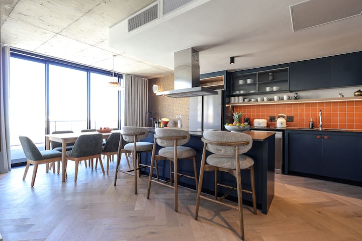 Nautical Penthouse Apartment – Rooftop Pool