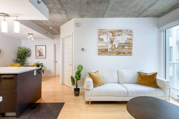 Delightful 2-BDR condo MTL gallery image 3
