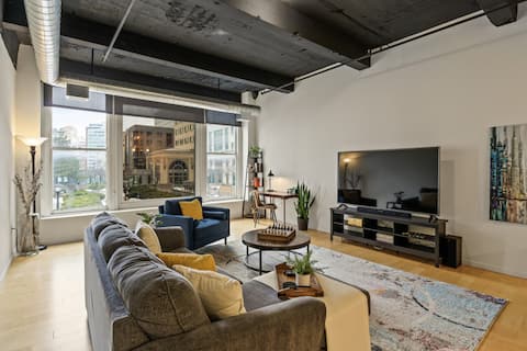 Picturesque Downtown Loft - 2BR