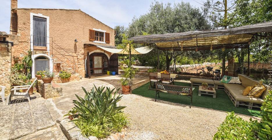 Montserrat gallery image 4